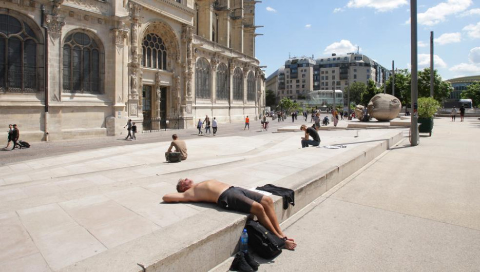 Francia toma medidas preventivas contra ola de calor 
