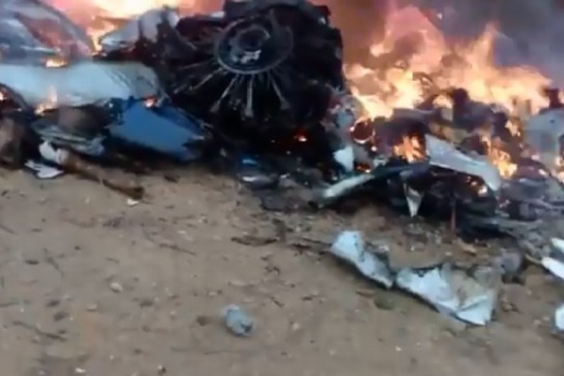 Deja 12 muertos por desplome de avión en Colombia