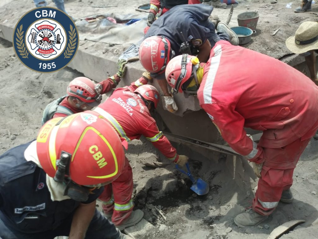 Mal clima dificulta labores de rescate en Guatemala