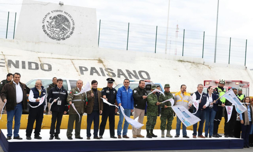 Cruza caravana de más de mil vehículo de paisanos por Nuevo Laredo