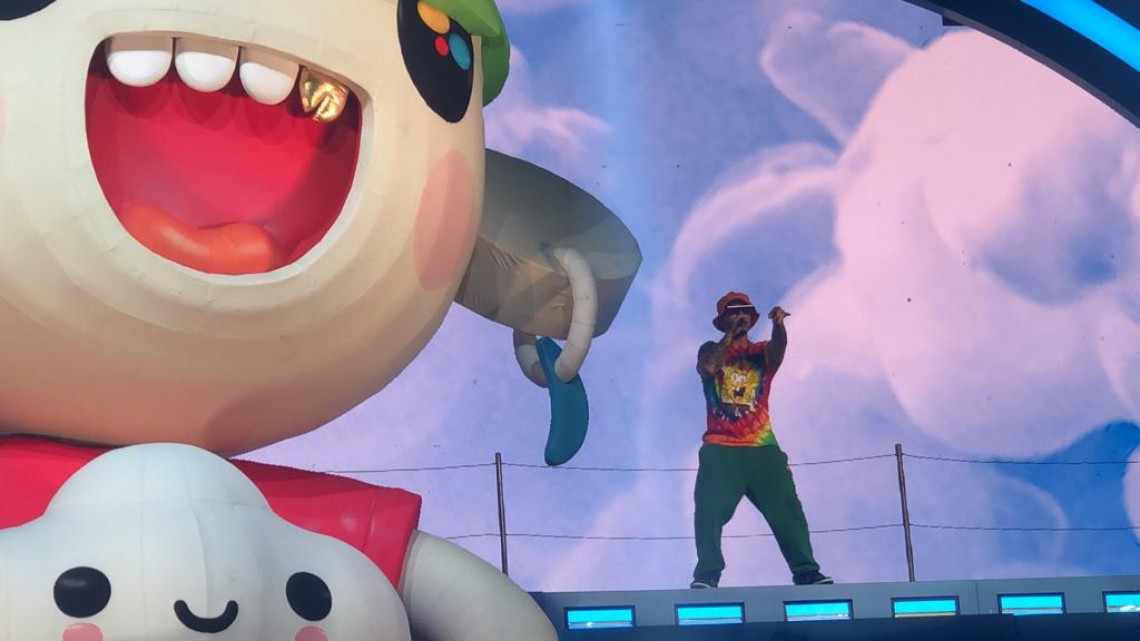 JBalvin levanta la mano por la salud mental y migrantes 