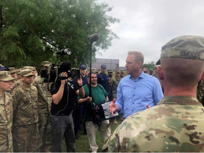 Secretario de Defensa de EU supervisa frontera con México