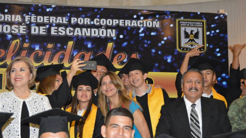Alcaldesa felicita a graduados de la preparatoria José de Escandón