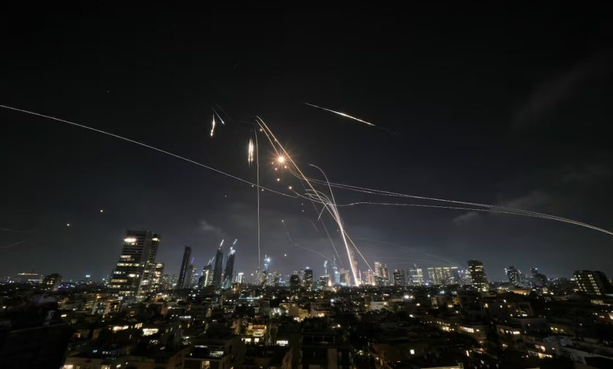 Irán se abre a negociar su programa nuclear pero descarta reducir la actividad a cero