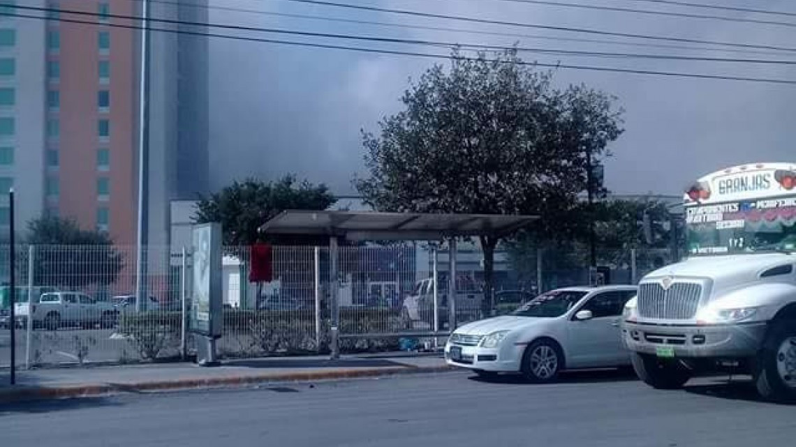 Se registra incendio en Coppel y Famsa Periférico