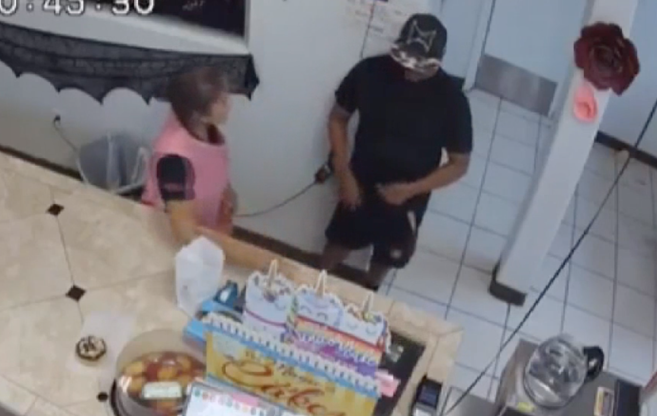 Armado con un cuchillo, delincuente entró a robar a una panadería en Elsa 