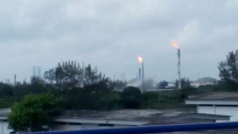 Registran flamazos en planta procesadora de gas en Pemex