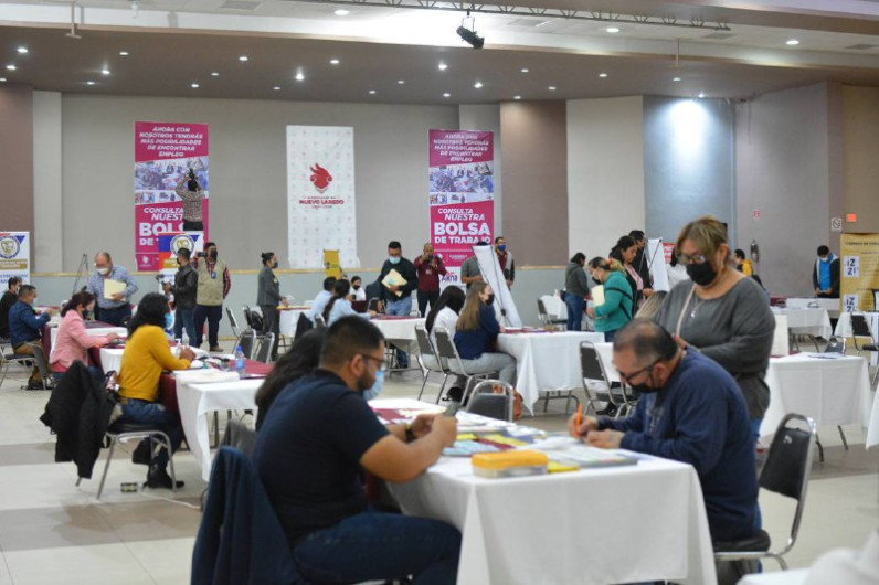 Ofertan más 760 vacantes en la primer "feria del empleo"