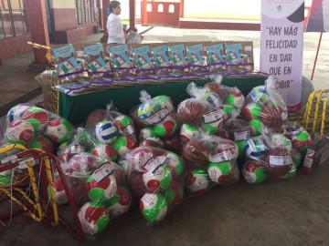 Entrega diputada apoyos deportivos y activa va Unidad Móvil del Conocimiento