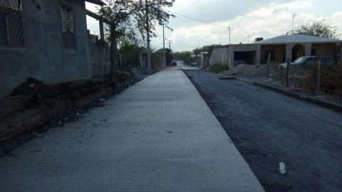 Beneficia pavimentación a familias de la calle Sandra