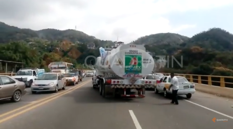 Taxistas liberan pipa de Pemex en Acapulco