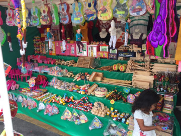 Favorecen eventos decembrinos a artesanos