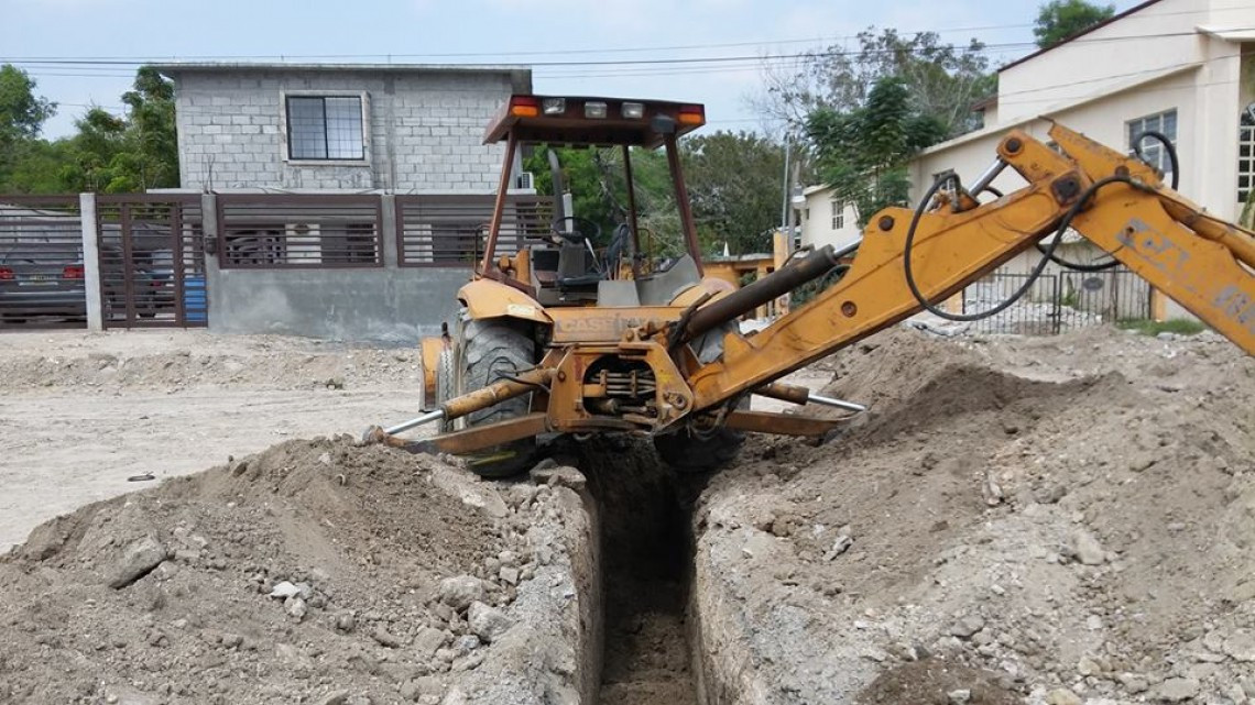Continúan trabajos de pavimentación hidráulica