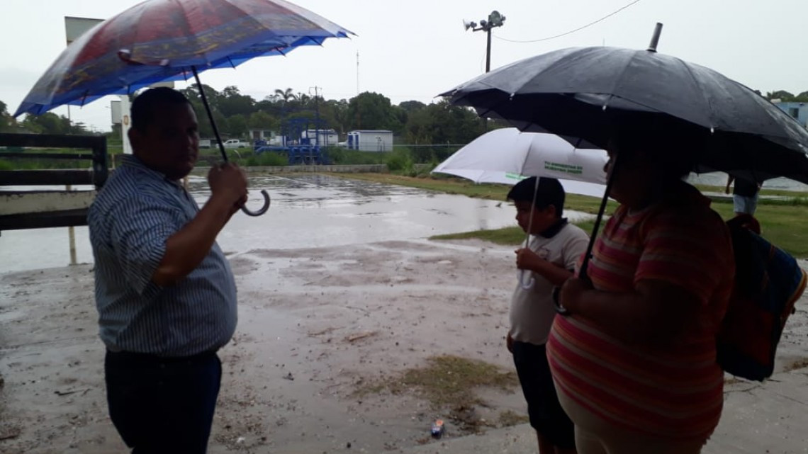 Lluvias generan alarma en escuelas ante el temor de inundación