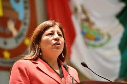 Queman llantas contra candidatura de Alcaldesa en Oaxaca