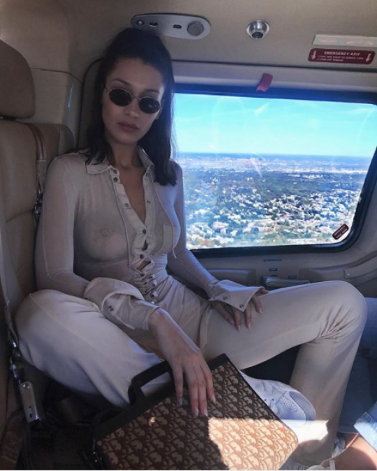 Bella Hadid en nueva sugerente foto de Instagram
