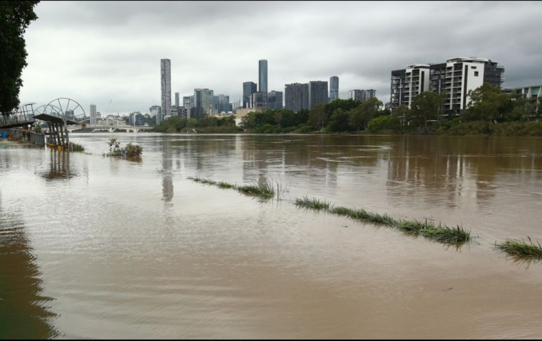 Ordena Australia evacuar a 200 mil personas por lluvias