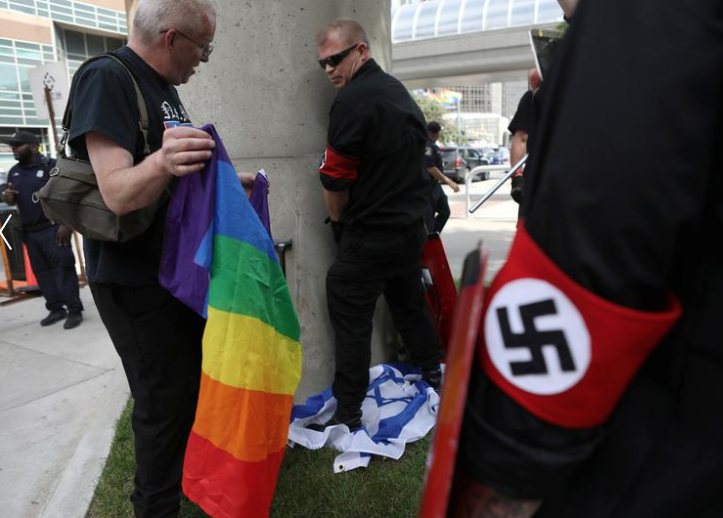 Neonazis irrumpen marcha del orgullo gay en Detroit