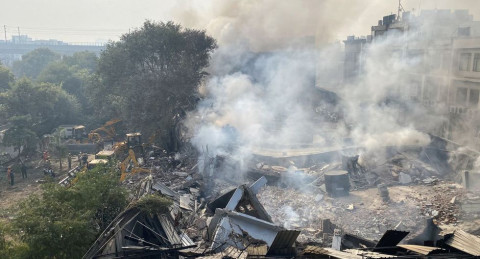 Derrumbe de fábrica en India deja 1 muerto y 13 heridos