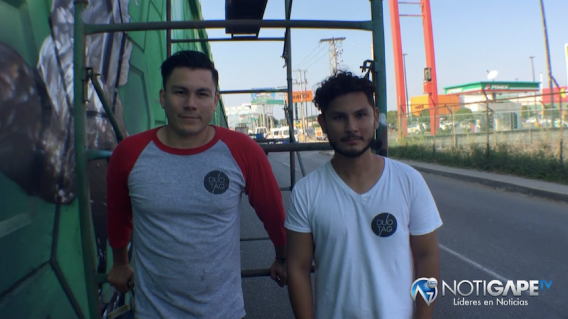 Jóvenes muralistas animan imagen urbana