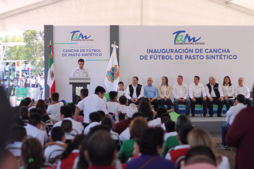 Inaugura Gobernador Cancha de pasto sintético