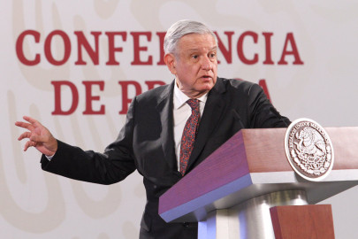 Giras, fonden, becas, esto y más en conferencia matutina de AMLO