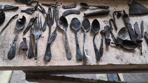 Encuentran objetos en campo de concentración de Auschwitz