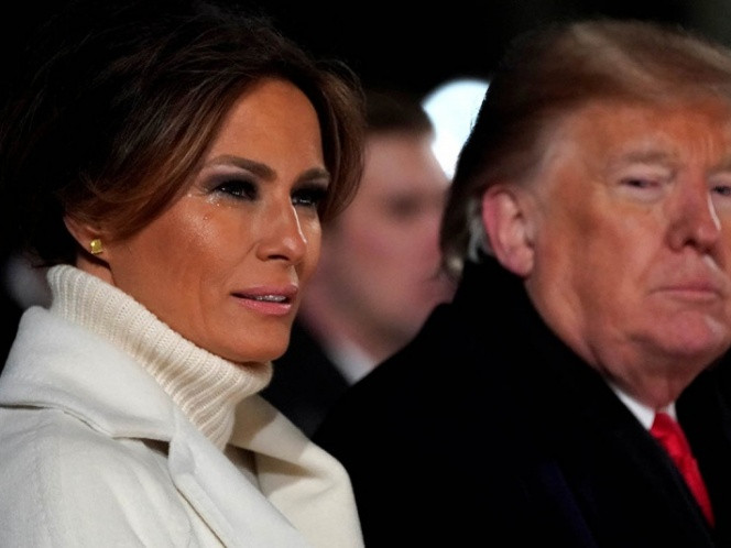 Melania Trump es captada llorando en encendido de árbol de Navidad