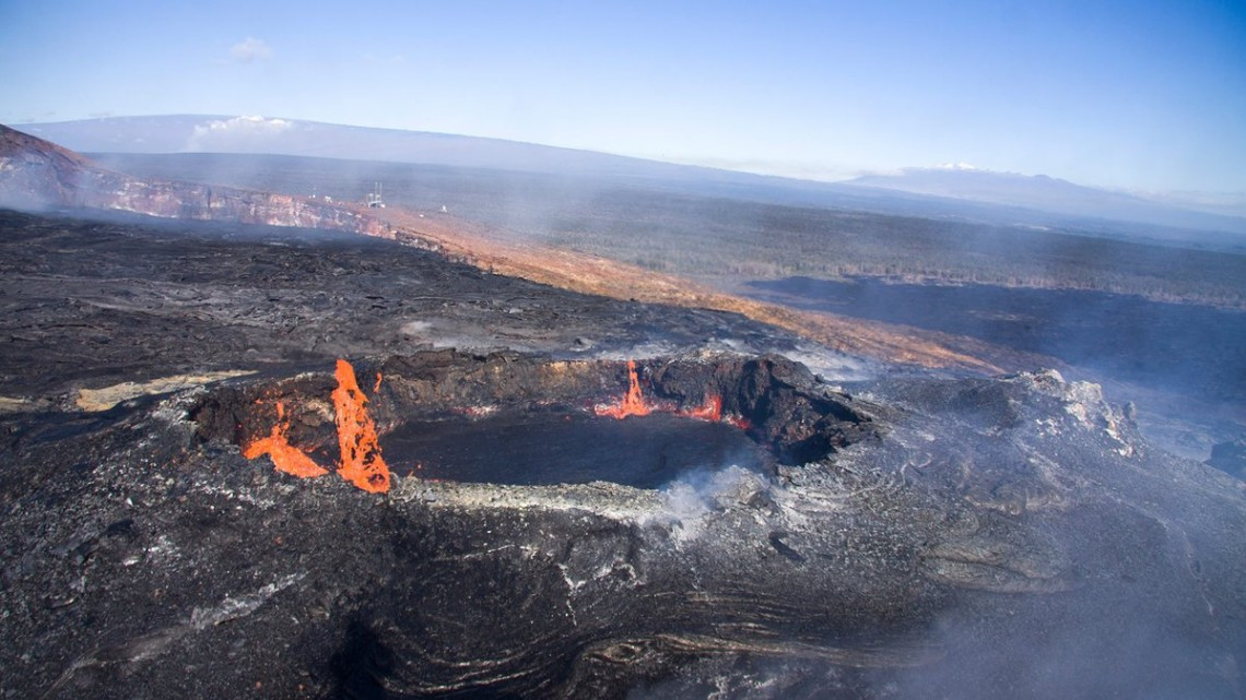 Volcán de Hawái entra en erupción