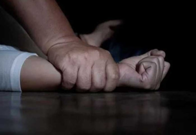 Hombre de la India deja que violen a su esposa tras perder una apuesta