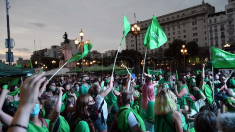 Diputados argentinos aprueban legalización del aborto