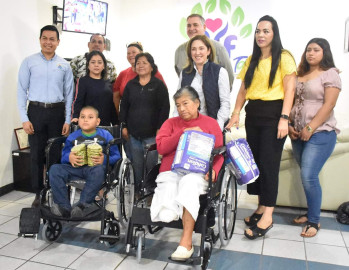 Atiende DIF Reynosa peticiones y entrega sillas de ruedas