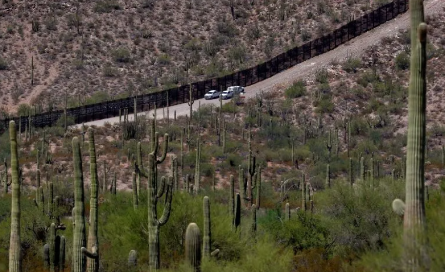 Abandona traficando a dos bebés en el decierto de Arizona 
