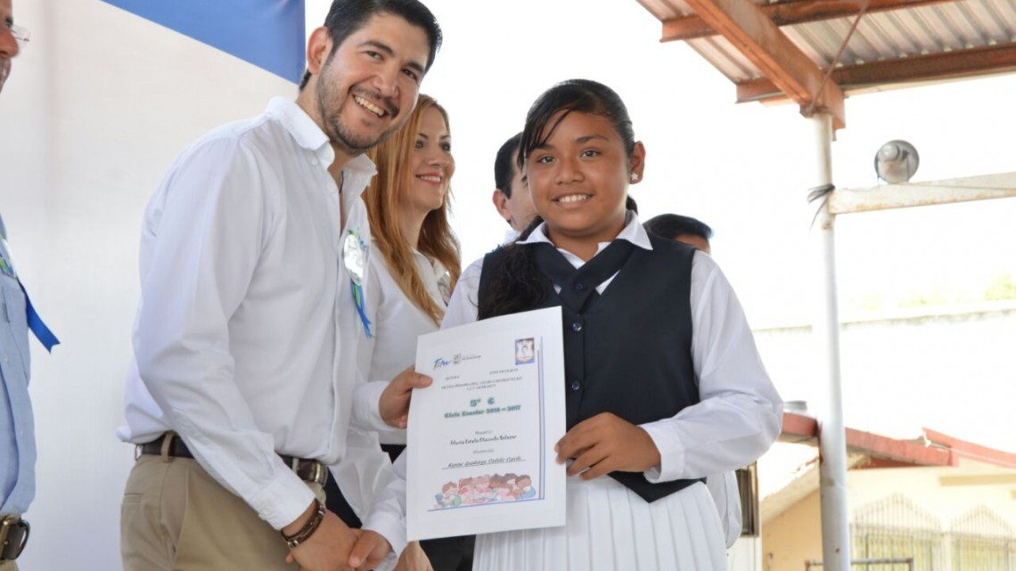 Ciclo escolar 2016-17 es clausurado por las autoridades educativas 