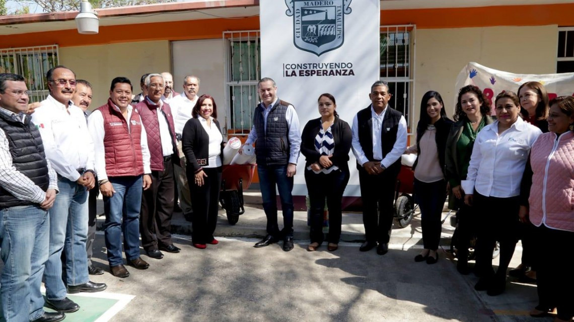 Cumple Oseguera con mejoramiento de instalaciones educativas