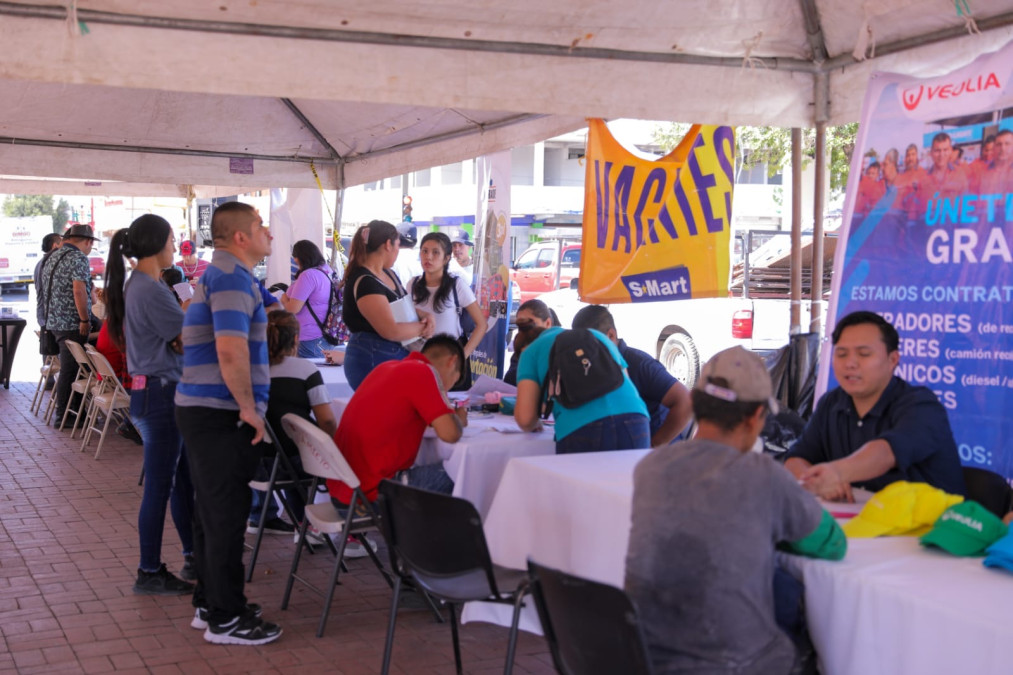 Ciudadanos acuden a programa municipal “Empleo en tu Colonia”