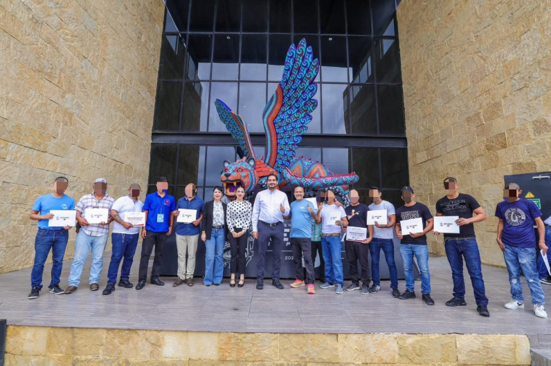 Egresó primera generación de Tazo Dorado en Reynosa 