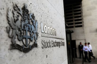 Hombre muere tras sufrir caída en la Bolsa de Londres