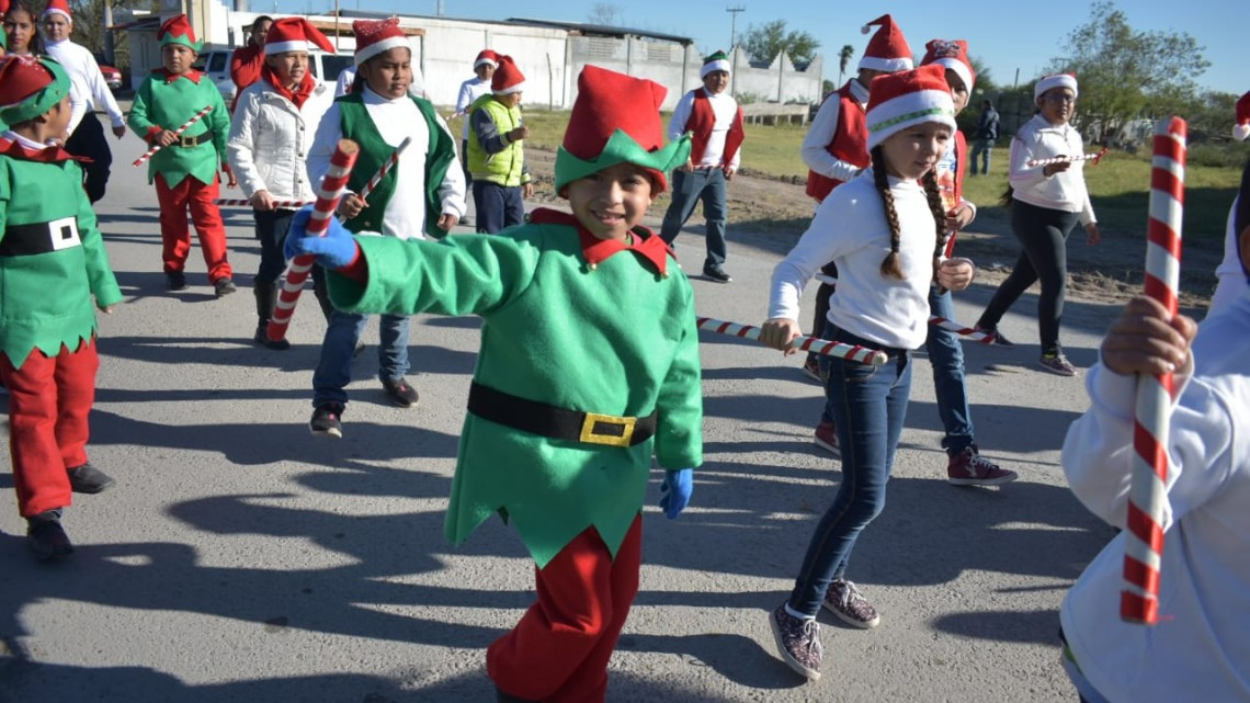Exitoso Desfile Navideño en Santa Apolonia
