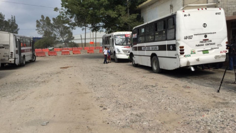 Chóferes se manifiestan, por cobros excesivos de los concesionarios