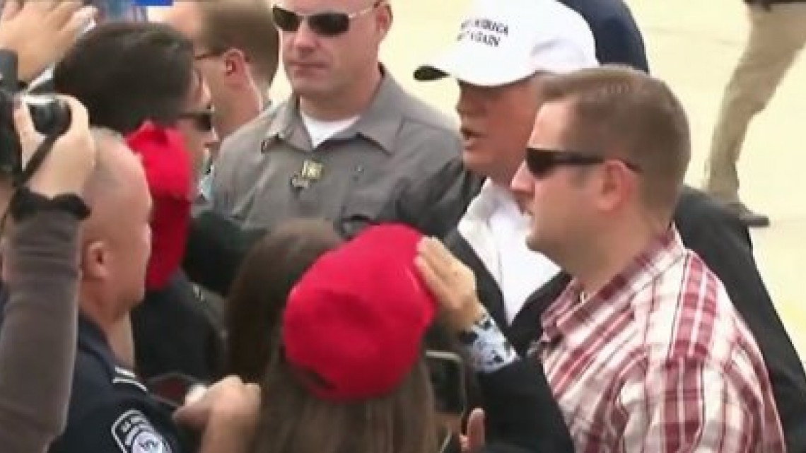 Aterriza Donald Trump en el aeropuerto de McAllen