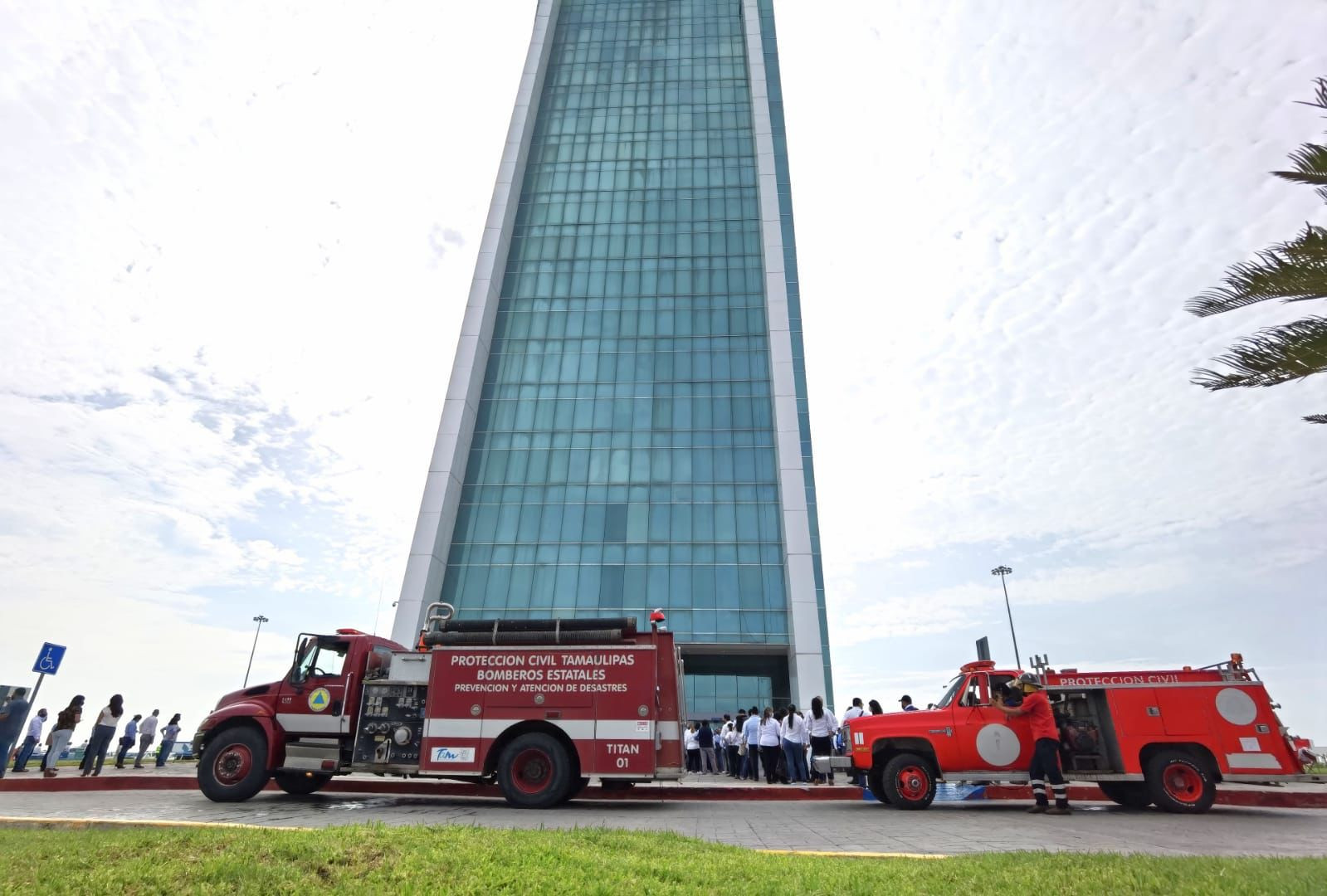 Se activa alarma de incendio y evacuan la Torre Bicentenario