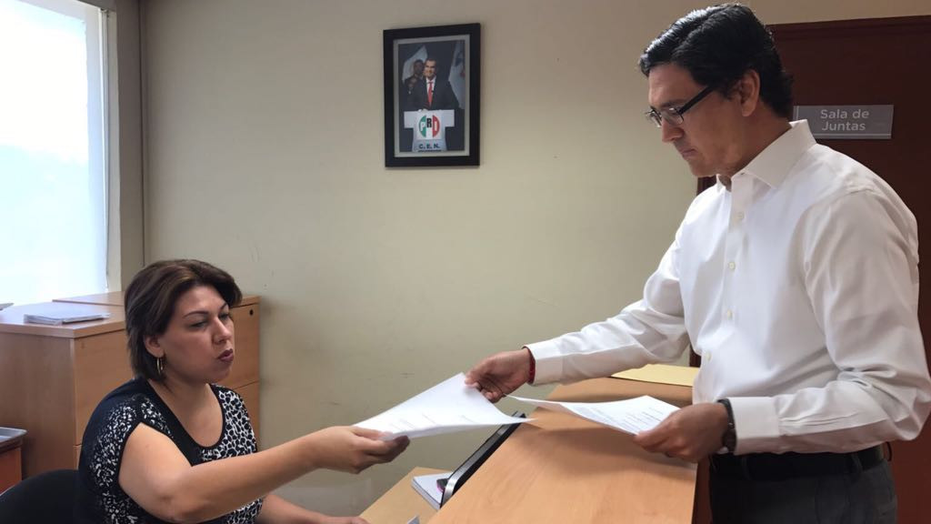 Erasmo González Robledo renuncia a la militancia del PRI