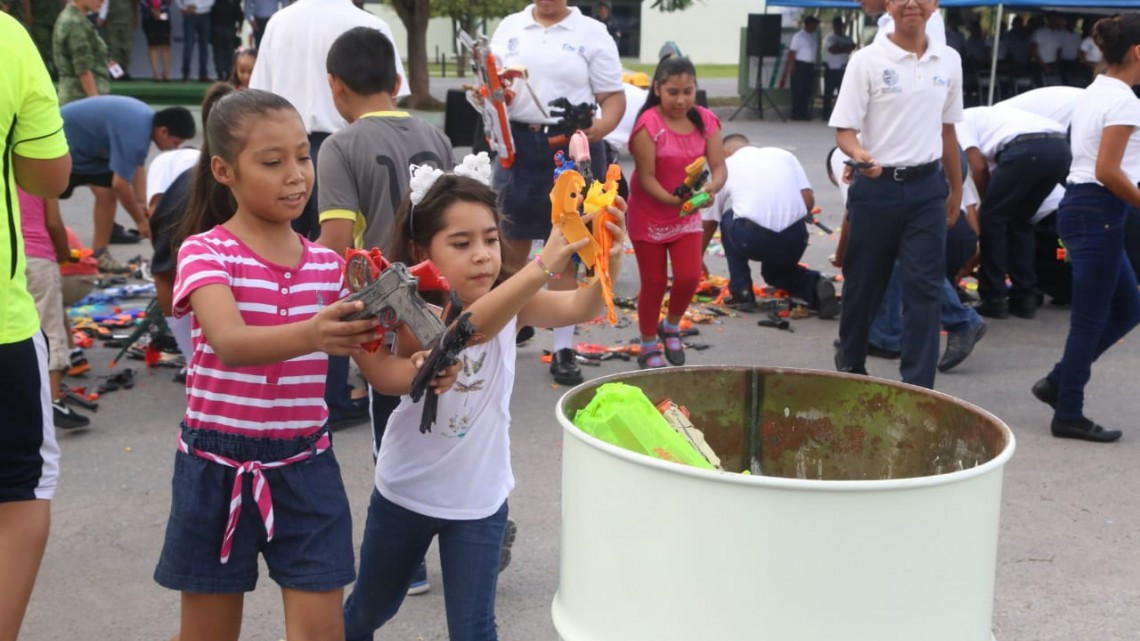 Participa Maki Ortiz en clausura de campaña “Juguemos sin violencia” 