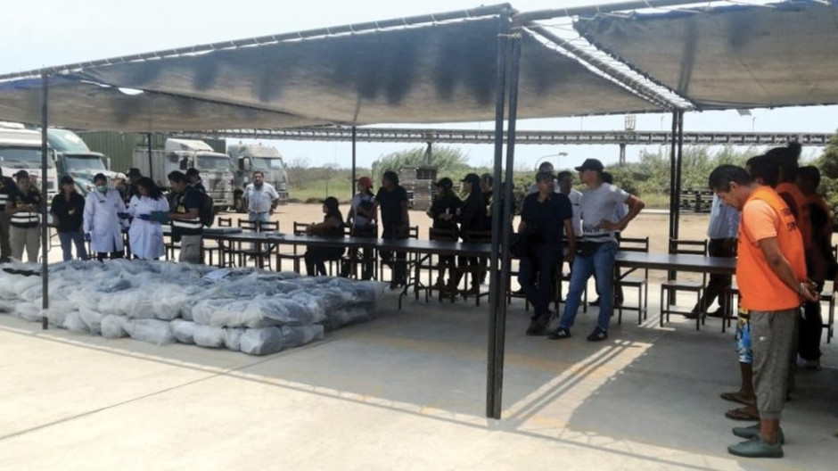 Perú incauta toneladas de cocaína con dirección a México