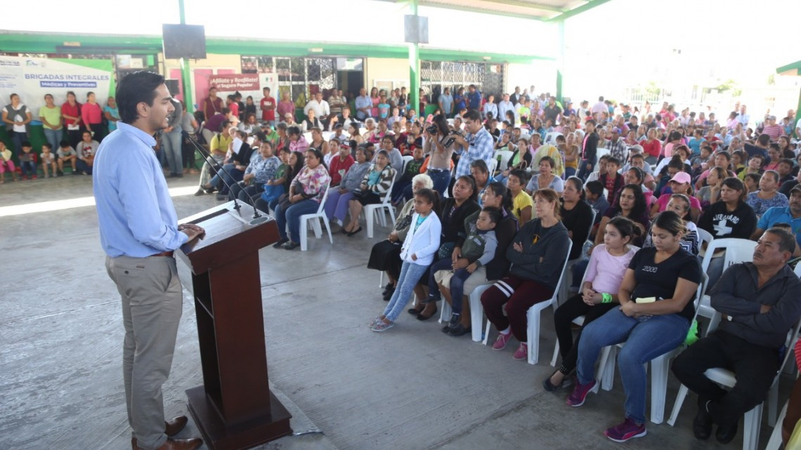 Acercan programas y servicios en Jarachina Sur