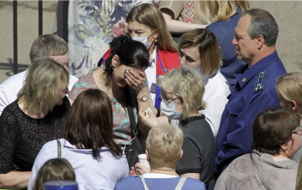 Suben a 17 las víctimas de tiroteo escolar en Rusia