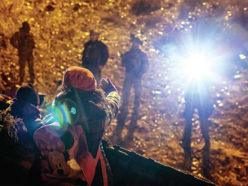 Migrantes intentan cruzar, son detenidos 25