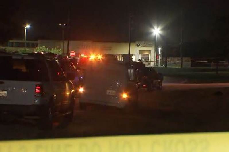 Policía de Houston investiga tiroteo que dejó una persona muerta