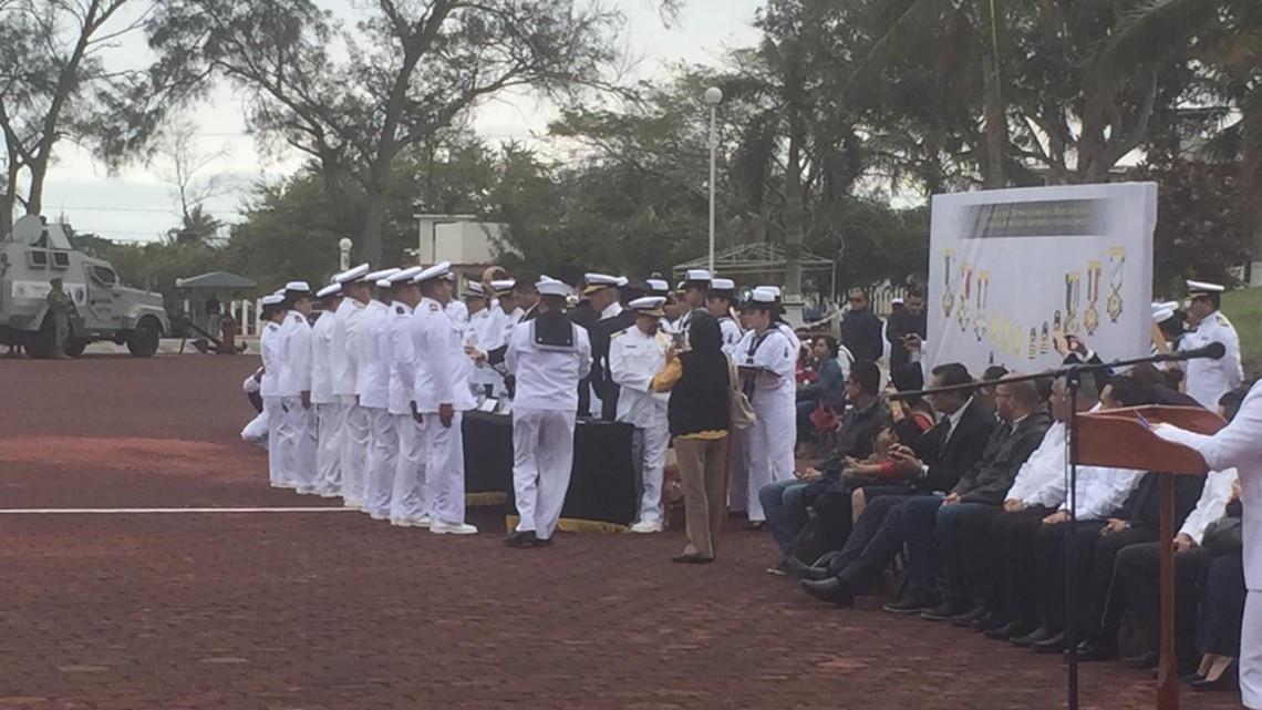 Realizan ceremonia de ascensos e imposición de condecoraciones al personal naval